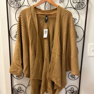 Torrid Size 1/2 NWT Ruana